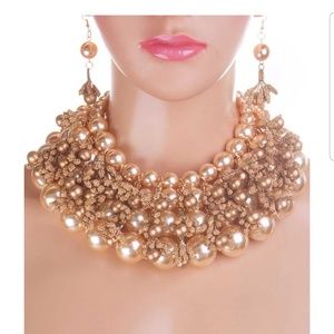 Pearl And Metallic Beads Chunky Necklace